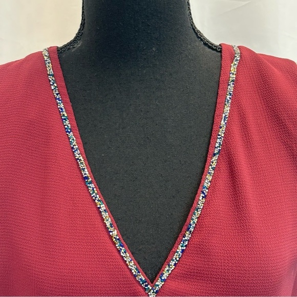 RW&CO burgundy red rock crystal rhinestone V-neck sleeveless blouse Sz XS - Picture 3 of 12